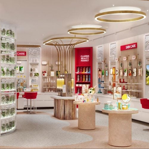 Clarins 2 background e1689132696791